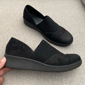Born Tinetto Black Women’s Slip On Shoes✨